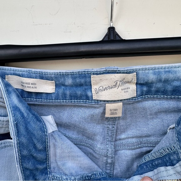 Universal Thread Light Wash Jean Shorts - Picture 3 of 6